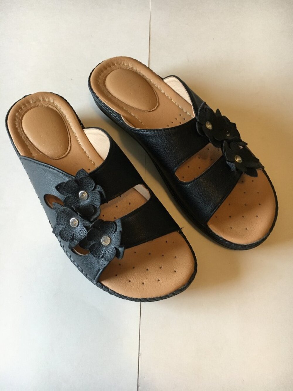 Black Floral Sandals 5 Shoes Wells Comfort Vegan Leather Slides Slip On Shoes